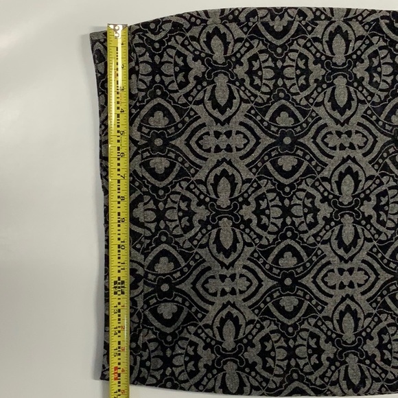 Ann Taylor skirt.  Size 8P - Picture 5 of 6